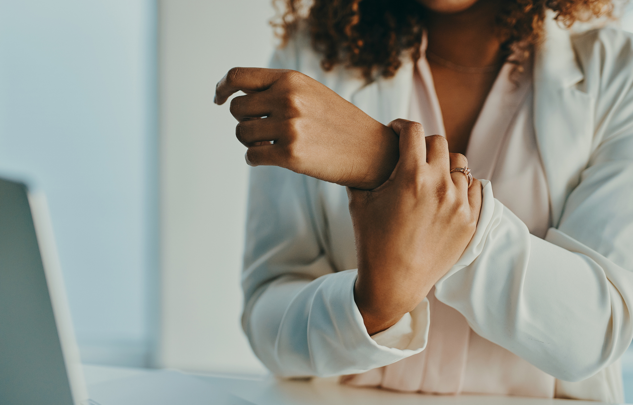 Person with carpal tunnel wrist pain requiring specialized treatment in Salinas chiropractic clinic