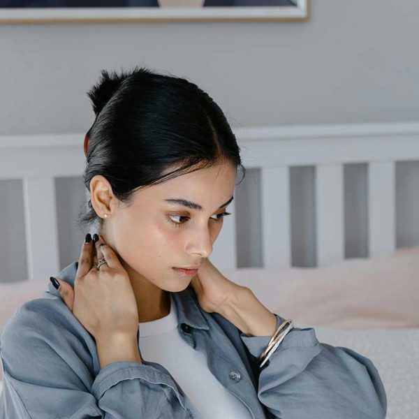 patient-suffering-from-neck-pain-2